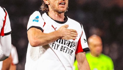 世界杯高清观看-铁卫90分钟破僵局，莱奥自我救赎！AC米兰2-0升班马，下轮战国米