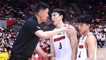 世界杯app下载-中国男篮大换血：胡明轩离队背后藏着什么门道？|郭士强|赵睿|姜伟泽|李悦洲|刘金雨_新浪体育_新浪新闻