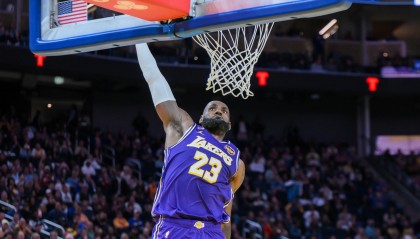 鲍尔：詹姆斯有家庭让他离开LA回克城会很难 但他落叶归根会很酷